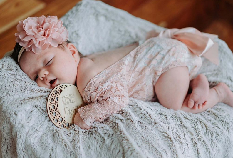 Rattan Baby Milestones disc, card, marker