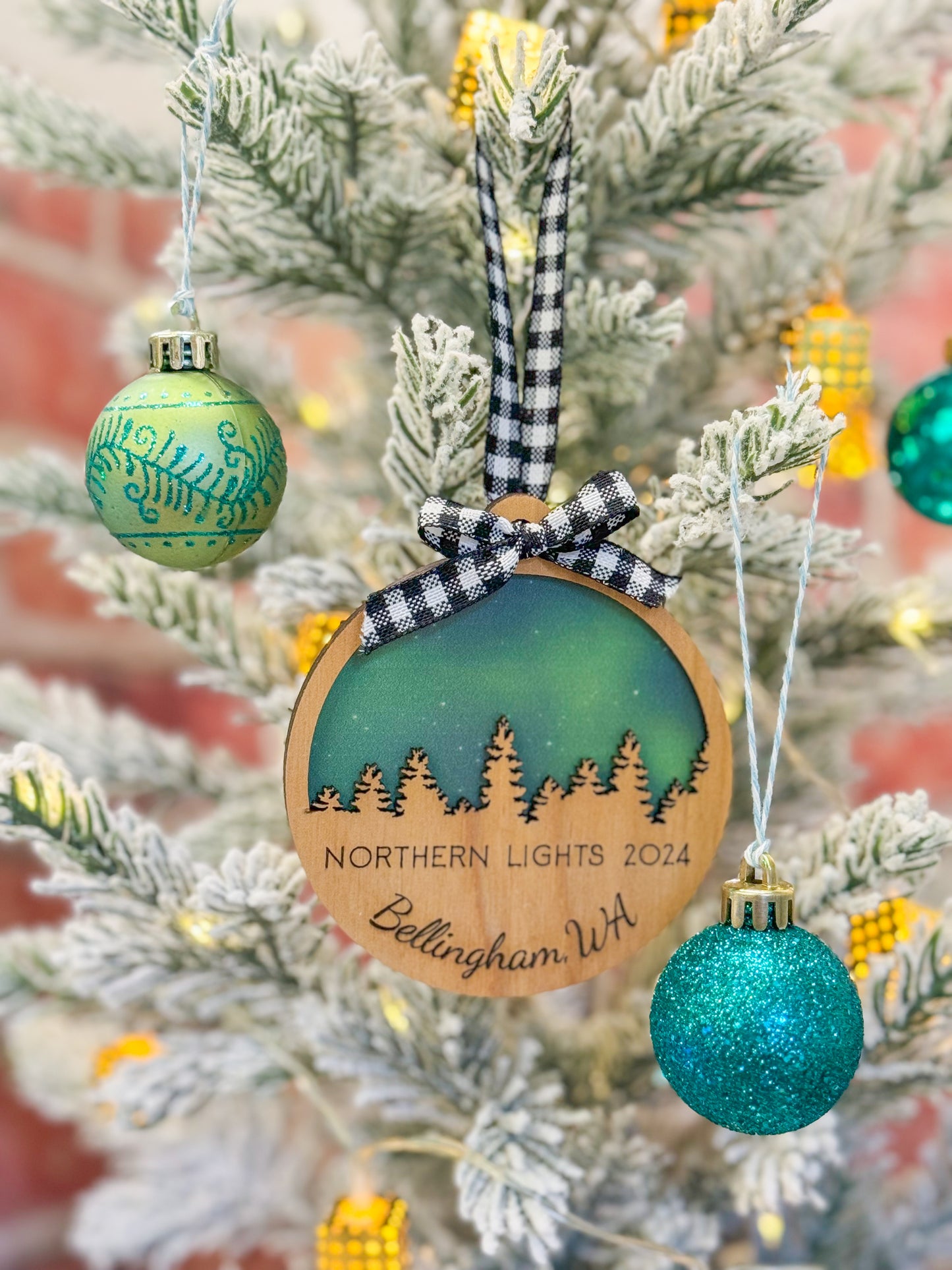 Northern lights ornament